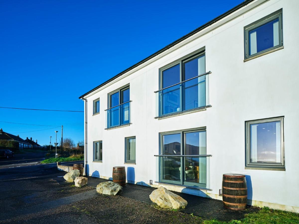 White Watch Apartment Lochaline Bagian luar foto